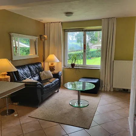 펜션 Alte Schule Haeuschen 상트비스